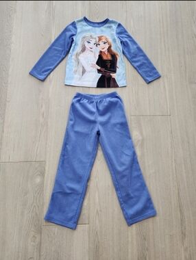 Disney Frozen Girls pajama set